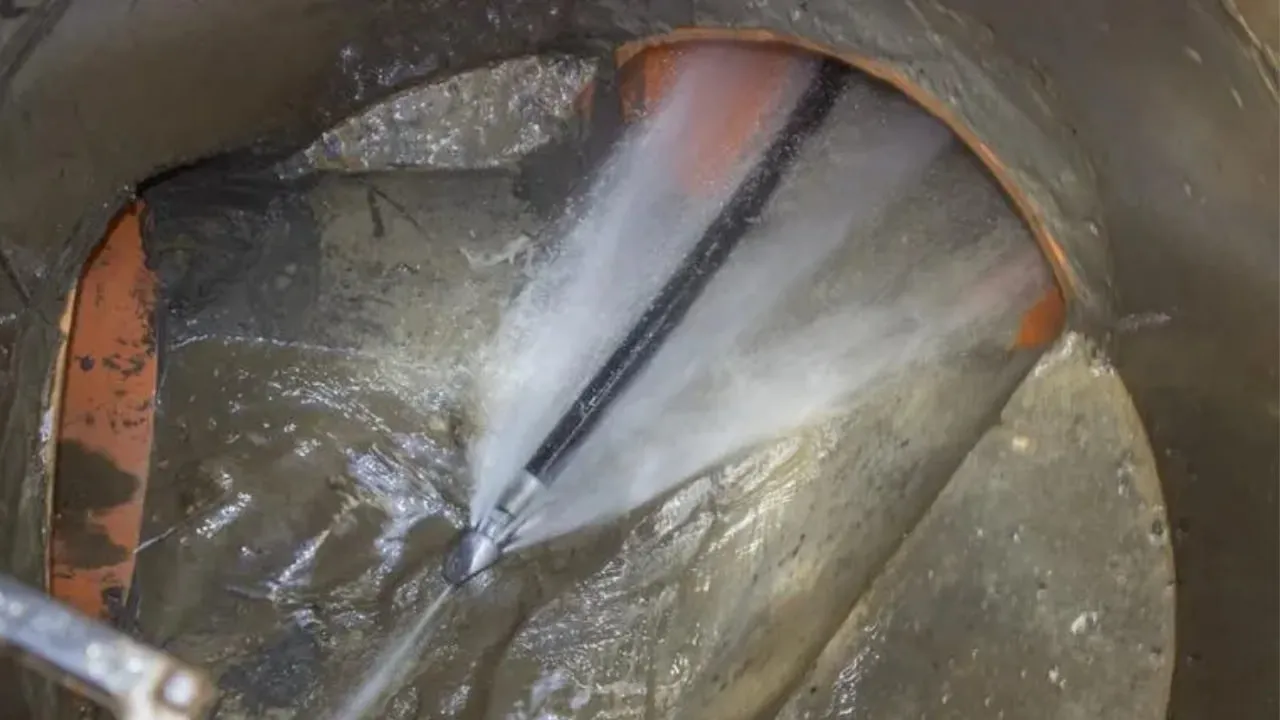Hydro jetting equipment for drain cleaning — commercial hydro jetting services